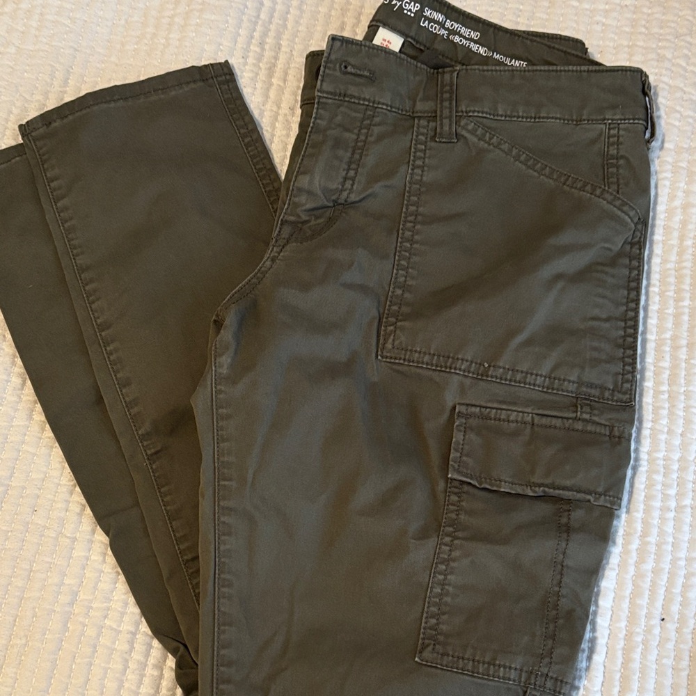 GAP women’s skinny Boyfriend Dark Olive Cargo Pants